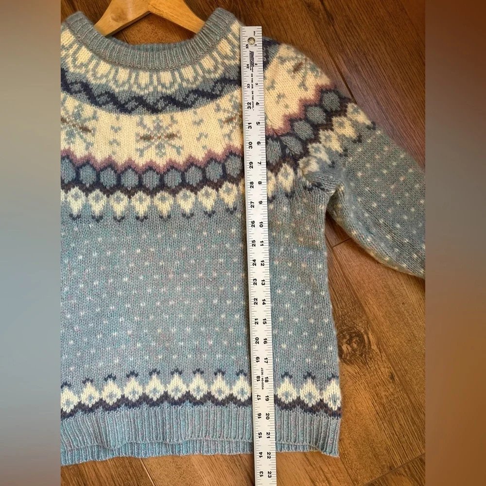 Vintage Woolrich Women's Wool Fair Isle Snow Flake Sweater. Size Medium - Picture 7 of 7